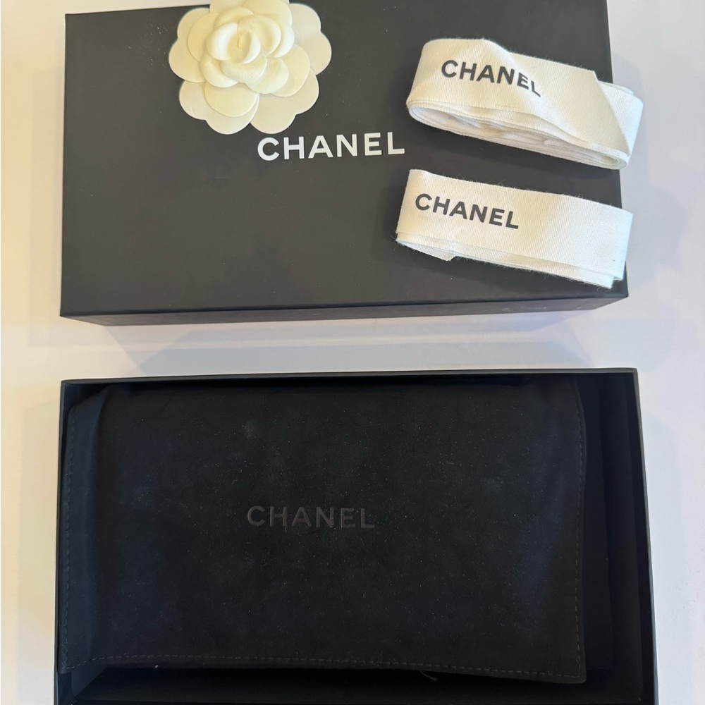 CHANEL Black Quilted Leather Clutch with Gold Logo - Picture 13 of 16